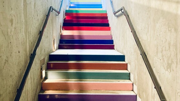 kolorowe schody w Katowicach
